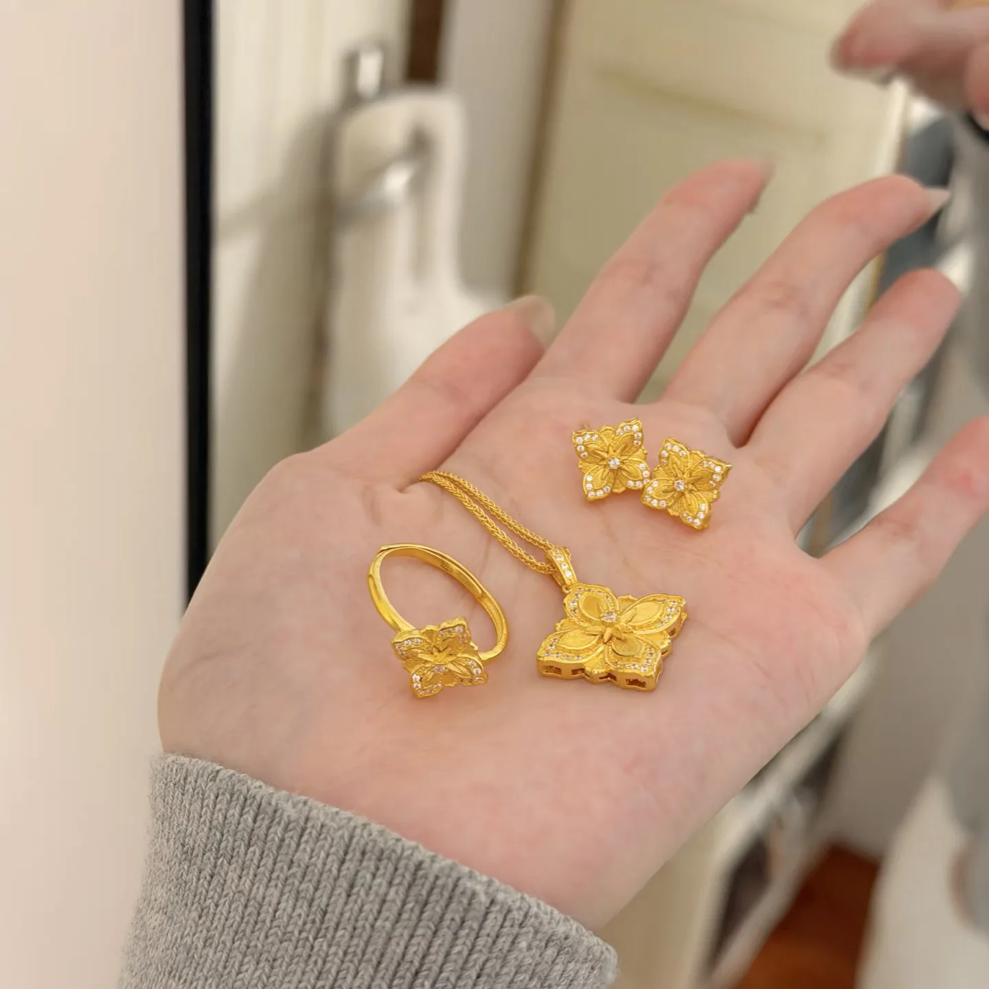 Upscale Vintage Retro Gold Color Brushed Four-leaf Clover Ring Earrings Necklace Pendant Romantic Party Jewelry Sets for Women