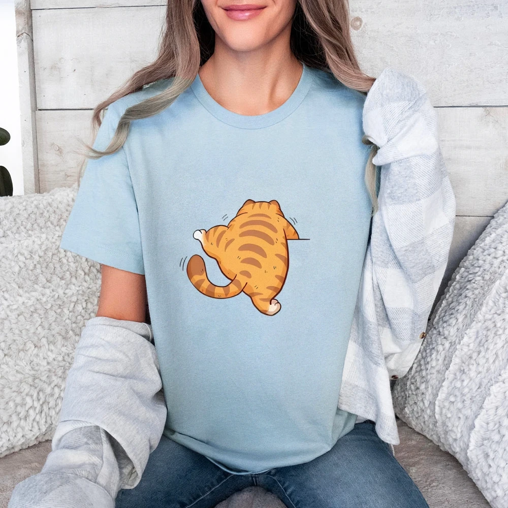 

Women Funny Cat t-Shirt Cat Lover Graphic Tee Funny Pet Cat Shirt For Her Cat Mom Shirt Orange Cat Climbing T-Shirt