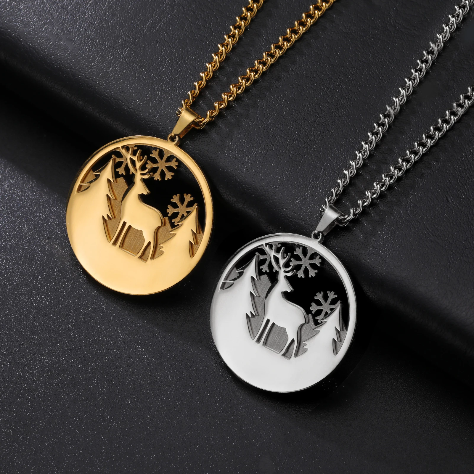 Teamer Christmas Tree Deer Snowflake Necklace Stainless Steel Clamshell Round Pendant Necklace Winter Wolf Bear Animal Jewelry