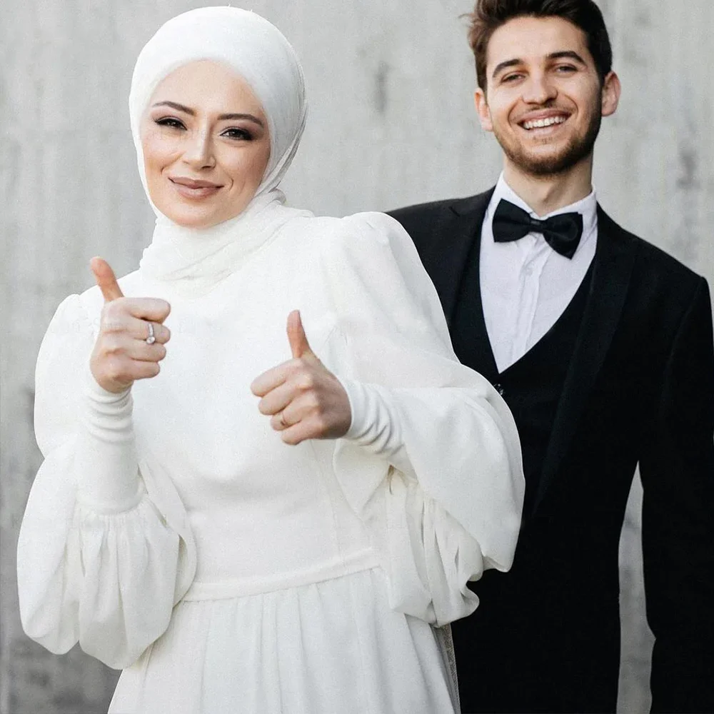 YCJ Gaun Pengantin A-line Kerah Tinggi Muslim Gaun Pengantin Kustom Wiru Terbungkus Satin Vertikal Penuh Jubah Sikat De Mariee