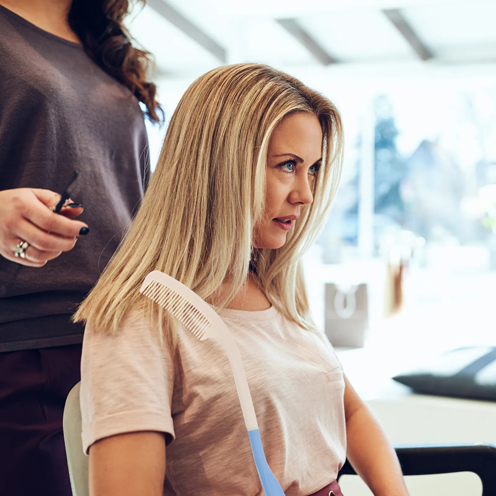 

Расческа с длинной изогнутой ручкой из пластика для пожилых людей и людей с ограниченными возможностями, для использования в домах престарелых и больницах, с гладкими зубьями, многоразовая