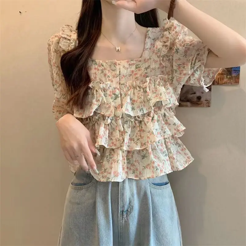 قميص صيفي جديد قصير بياقة مربعة وأكمام قصيرة من الشيفون مزين بالزهور للنساء