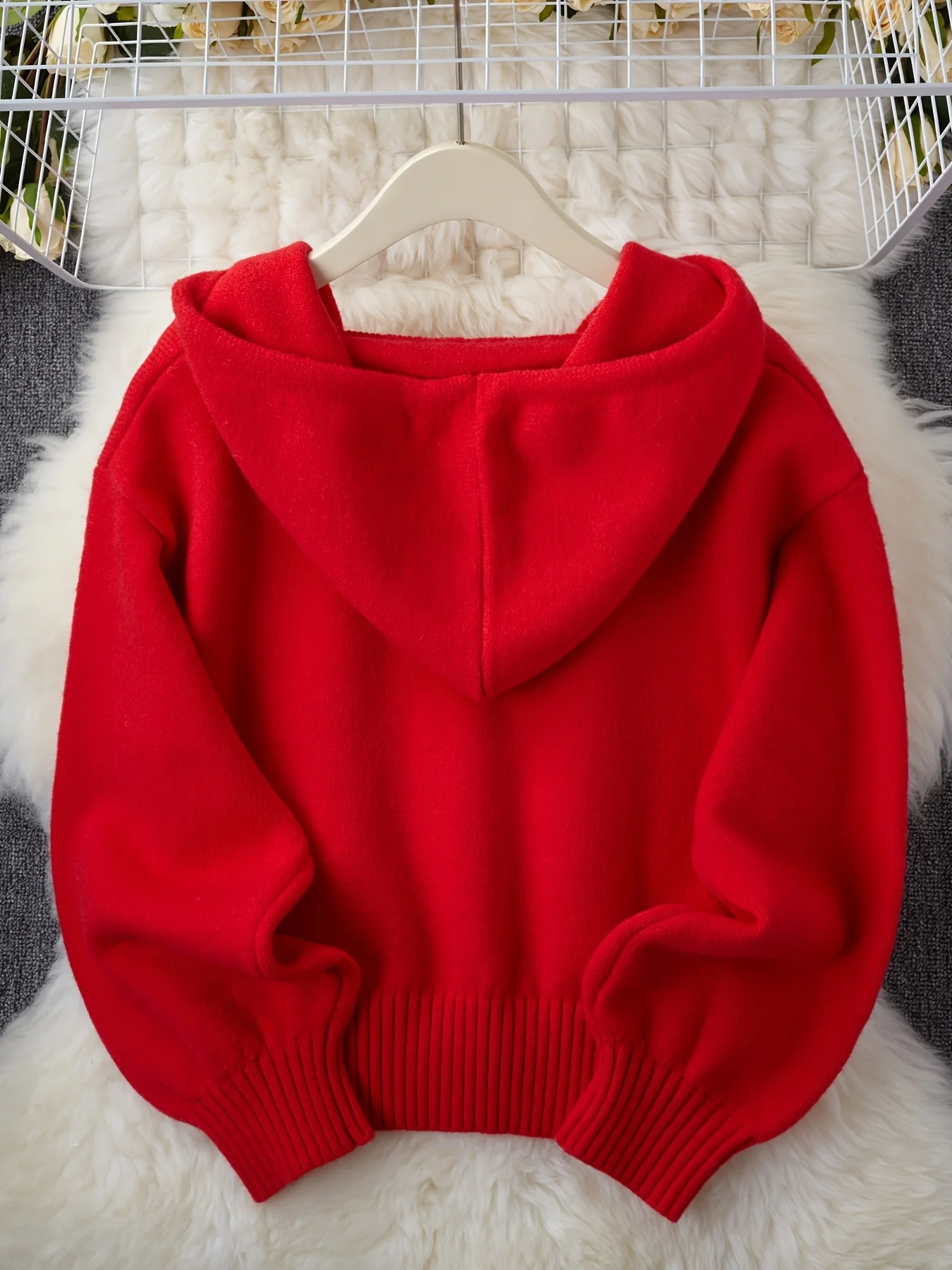 Women's V-neck hooded heart-shaped knitted top, casual style, suitable for spring, autumn, and winter