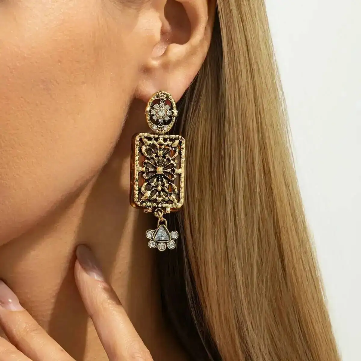 

2026 Exquisite Vintage Square Rhinestone Flower Pendant Drop Earrings Women New Charm Geometric Drop Earring Jewelry