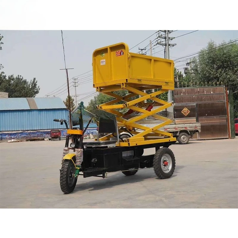 Self-propelled electric three-wheeled lifting vehicle, ride-on electric maintenance lifting vehicle, movable construction