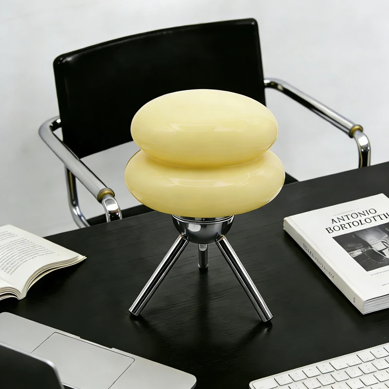 

Стеклянная настольная лампа Bauhaus середины века с яичным пирогом, скандинавская Ins, маленькая снежная шляпа, стиль, элитный декоративный светильник для гостиной