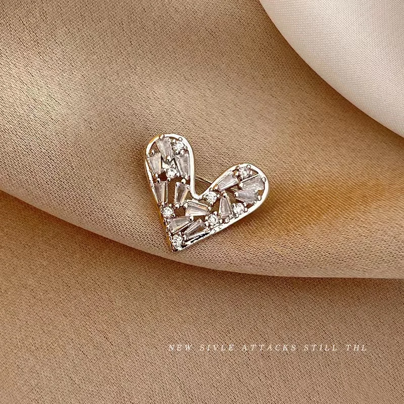 Fashion Rhinestone Love Heart Brooches For Women Elegant Safety Anti-glare Lapel Pins Exquisite Lady Accessories Jewelry Gift