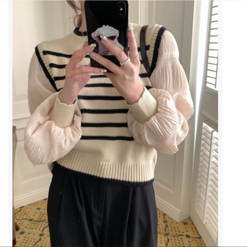 2024 Fake Two Striped Waistcoat Patchwork Knit Sweater Women's Early Spring Design Sense with A Base Shirt Puffy Sleeve Top L378