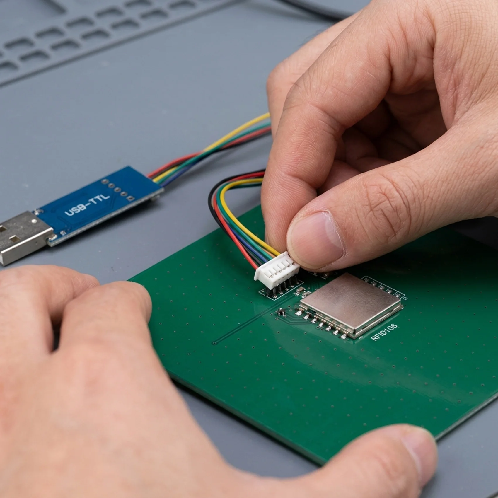 M01K YRM100 TTL UHF RFID Reader Module 5M Read Range Integrated 80X120mm Antenna For Embedded Handheld Device