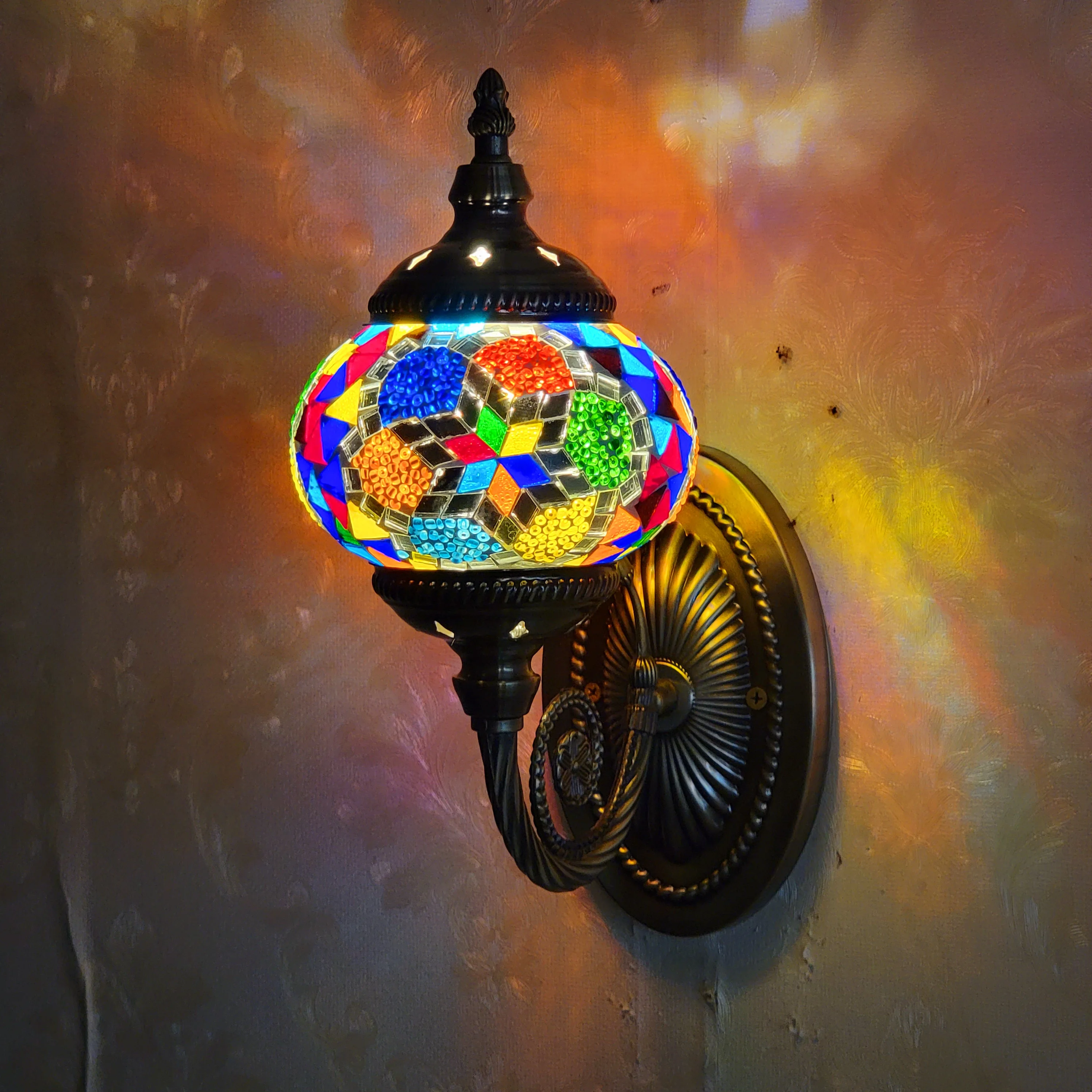 

Декоративный витражный настенный светильник — светильник для гостиницы и ресторана с абажуром из стекла Artisan