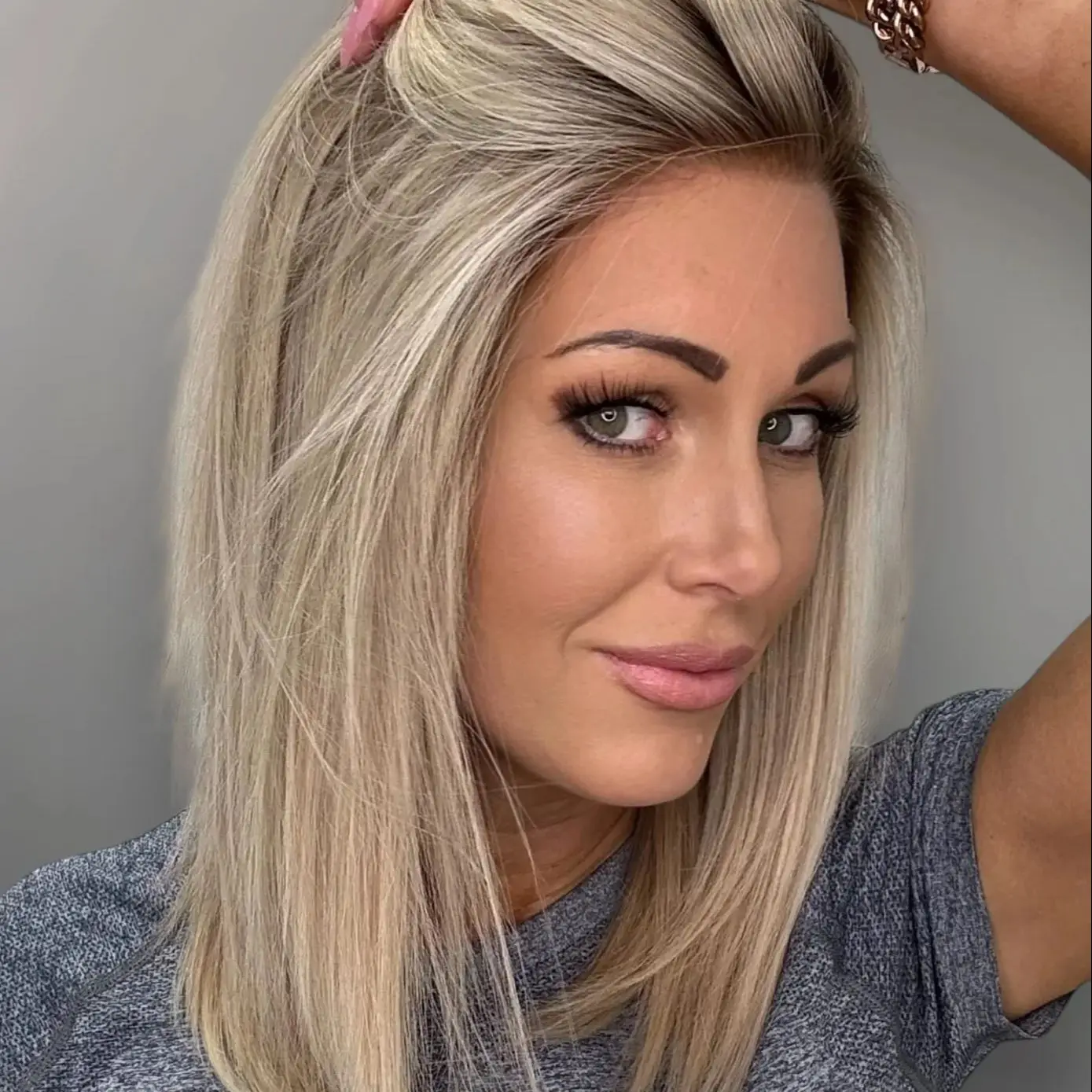 

Bob Natural Straight Ombre Ash Blonde 13*4 HD Synthetic Lace Frontal Wigs For Women Natural Preplucked Hairline Premium Fibre