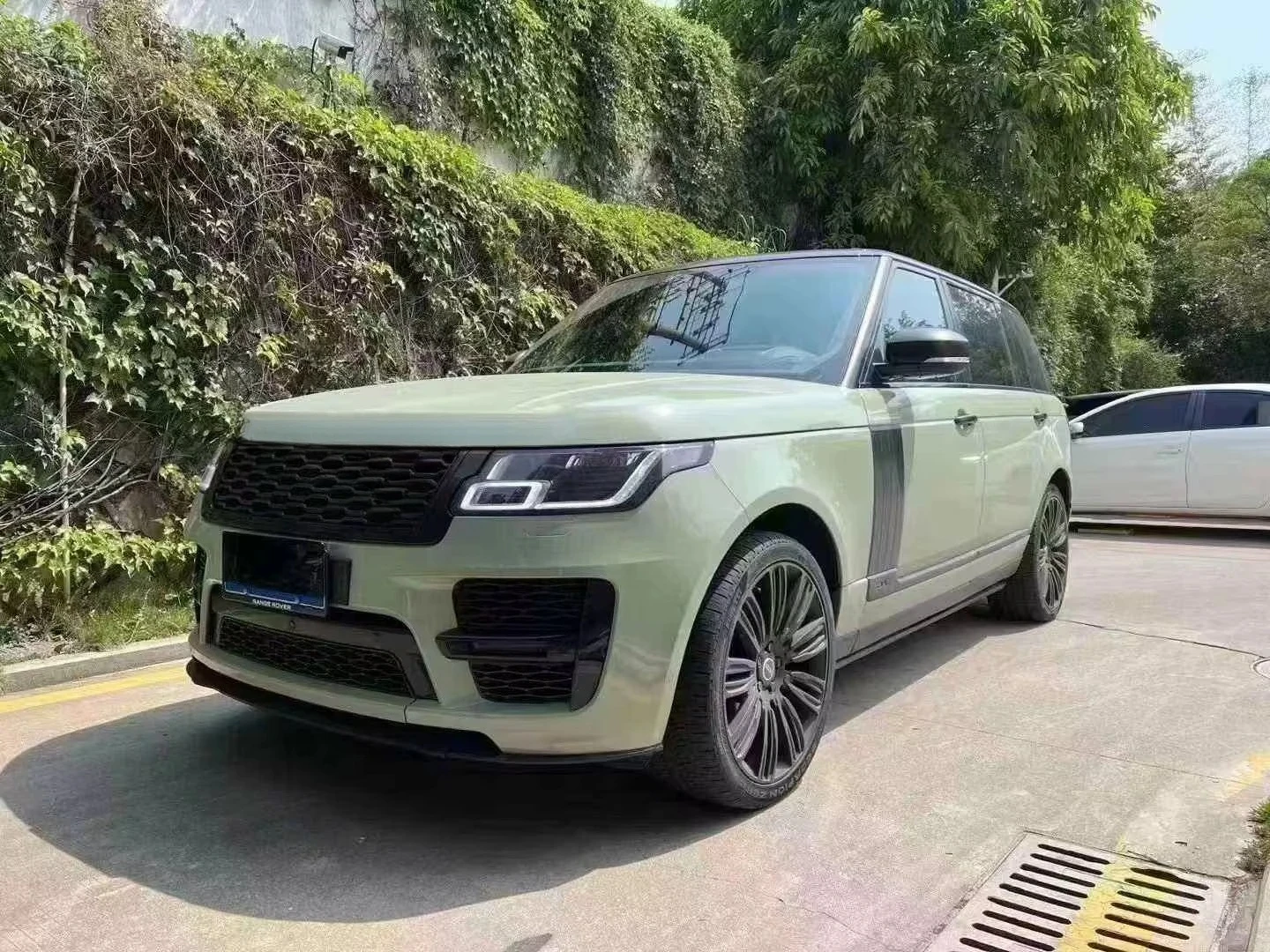 For  Range Rover Executive Body Kit for a New Look Low-rise SVO Body Kit