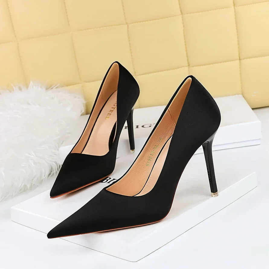 Women Pumps Shoes Korean Fashion Simple High Heels Shallow Mouth Pointed Tip Nightclub Sexy Slim Silk Satin Single туфли женские