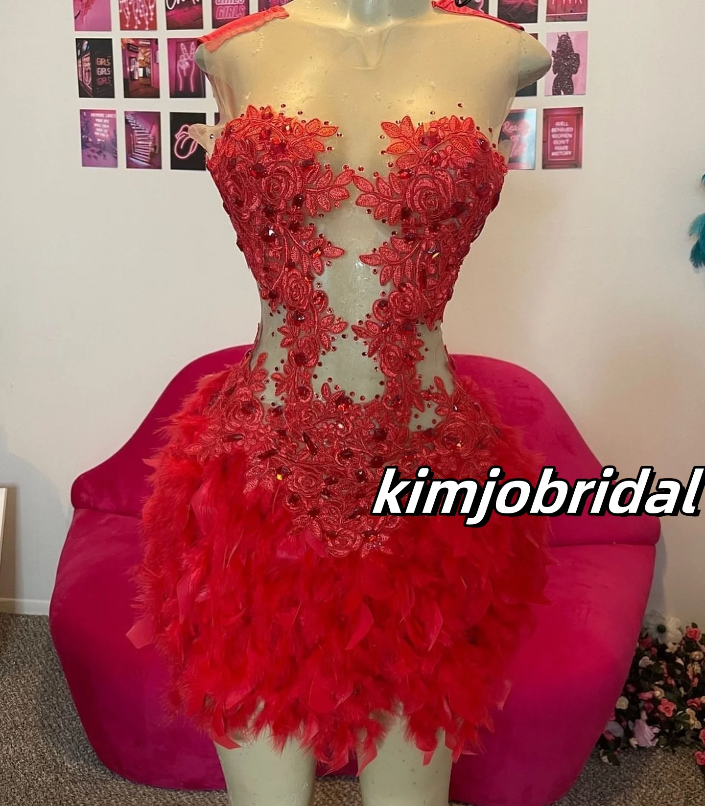 

Red Lace Appliques Beading Pearls Prom Dresses Short for Girls 2025 Sheath Crew Neck Feather Illusion Mini Homecoming Dresses