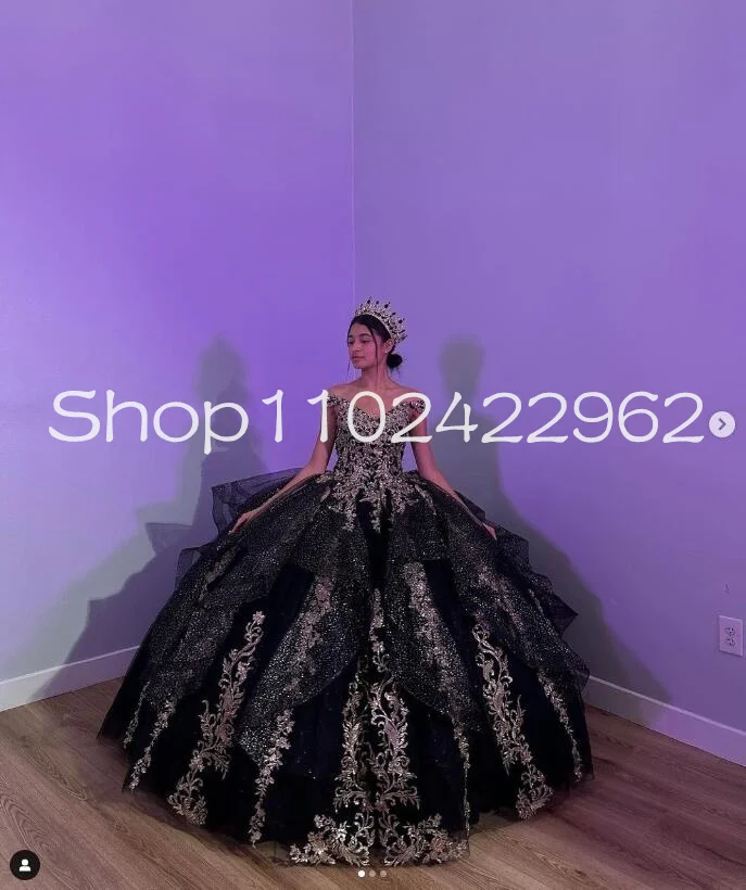 فستان Quinceanera مكشوف الكتفين للفتيات ، فستان الأميرة الأسود ، تنورة الكشكشة ، مشد مزين بالدانتيل ، ثوب حفلة موسيقية