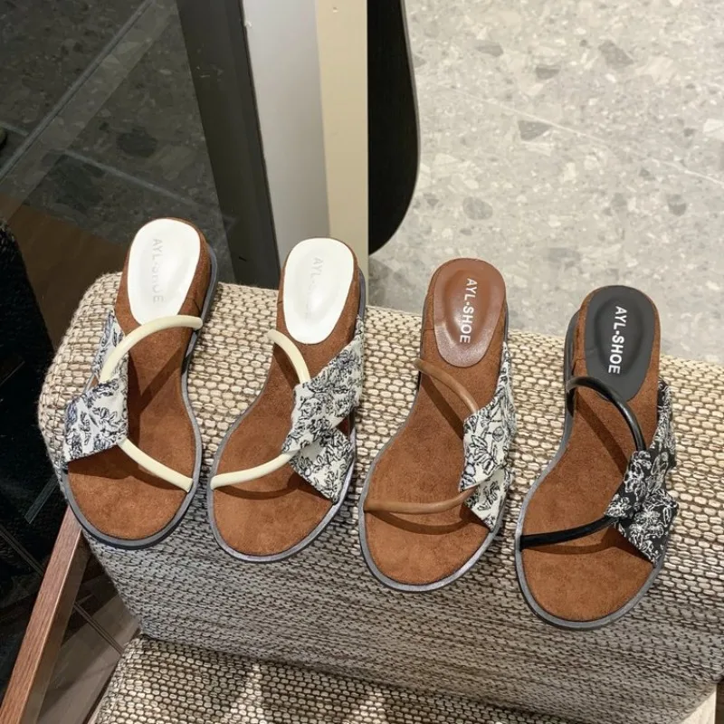 

Versatile Thick Bottom Sandals Women's Summer New Outerwear Fashionable Crossbody Elegant Thick Bottom Beach Slippers Wedge Heel