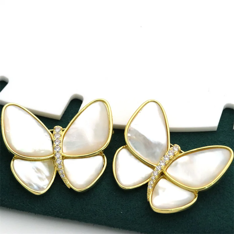 

Elegant Butterfly Shape Brooch Gold Color White Shell Pearl