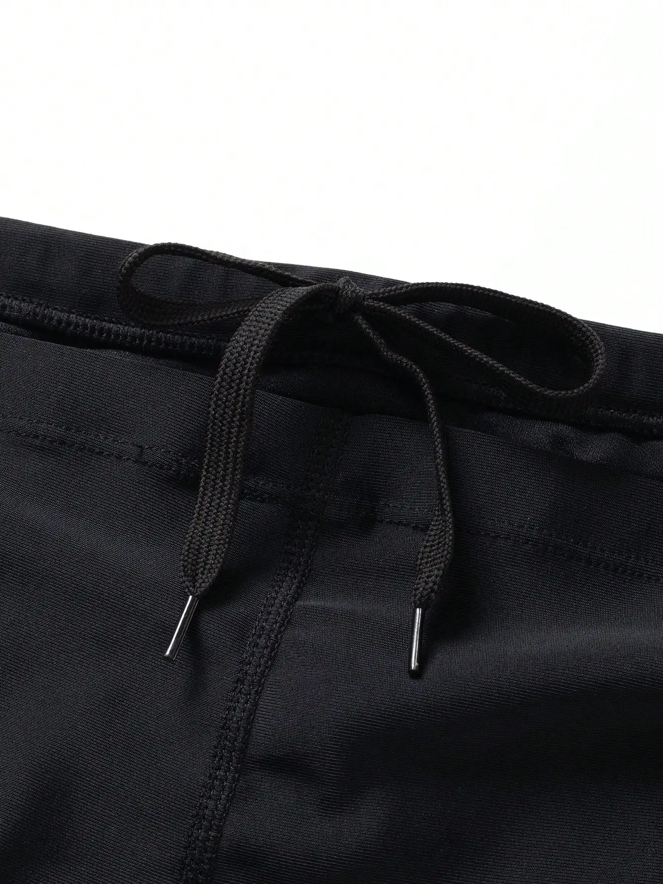 

Черные мужские компрессионные плавательные шорты с завязками на талии и боковым логотипом