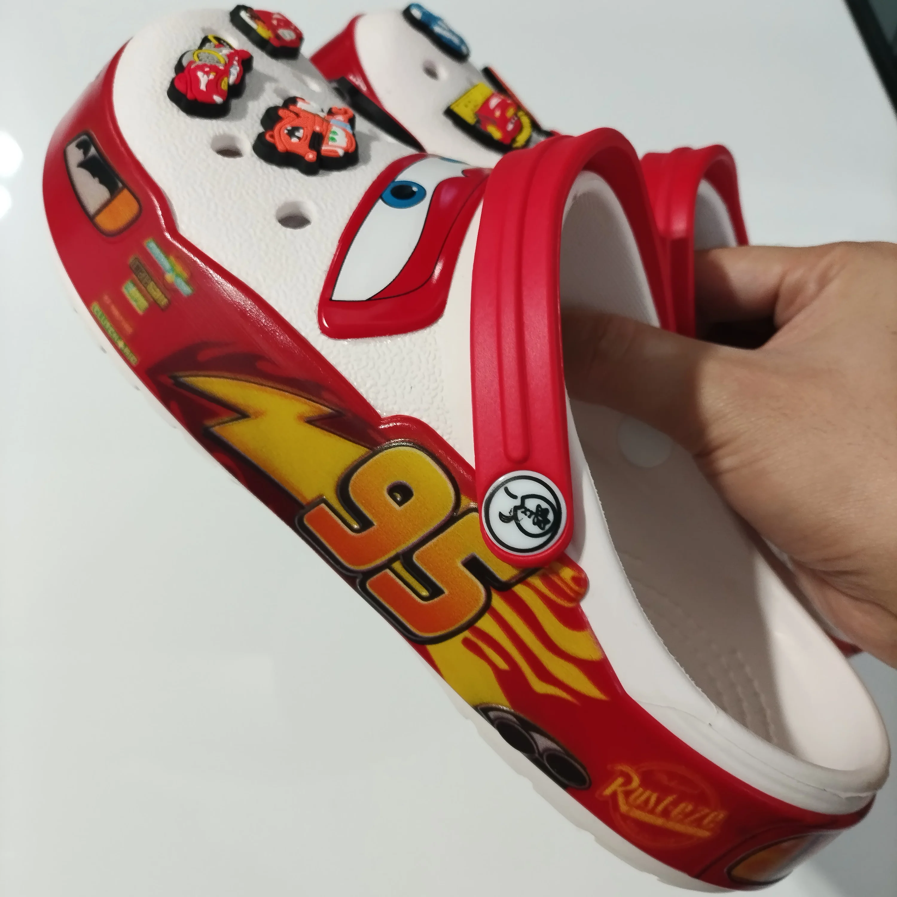 جديد ديزني ماكوينز بيكسار 95 سيارات الكرتون ثقب مقاوم للماء النعال الصنادل في الهواء الطلق الصنادل الرملية عادية الكبار مع زهرة الحذاء #4