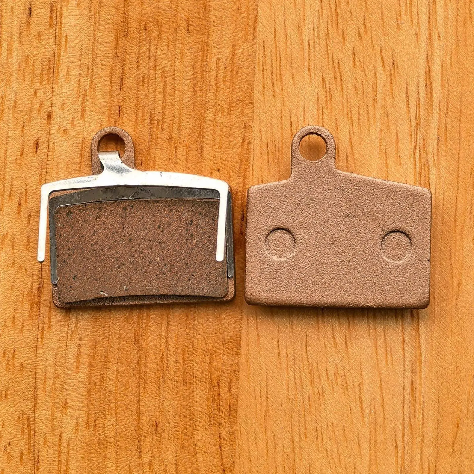 Sintered Metal Disc Brake Pads Weather-Resistant Performance Sintered Brake Pads Responsive Braking for Cyclists