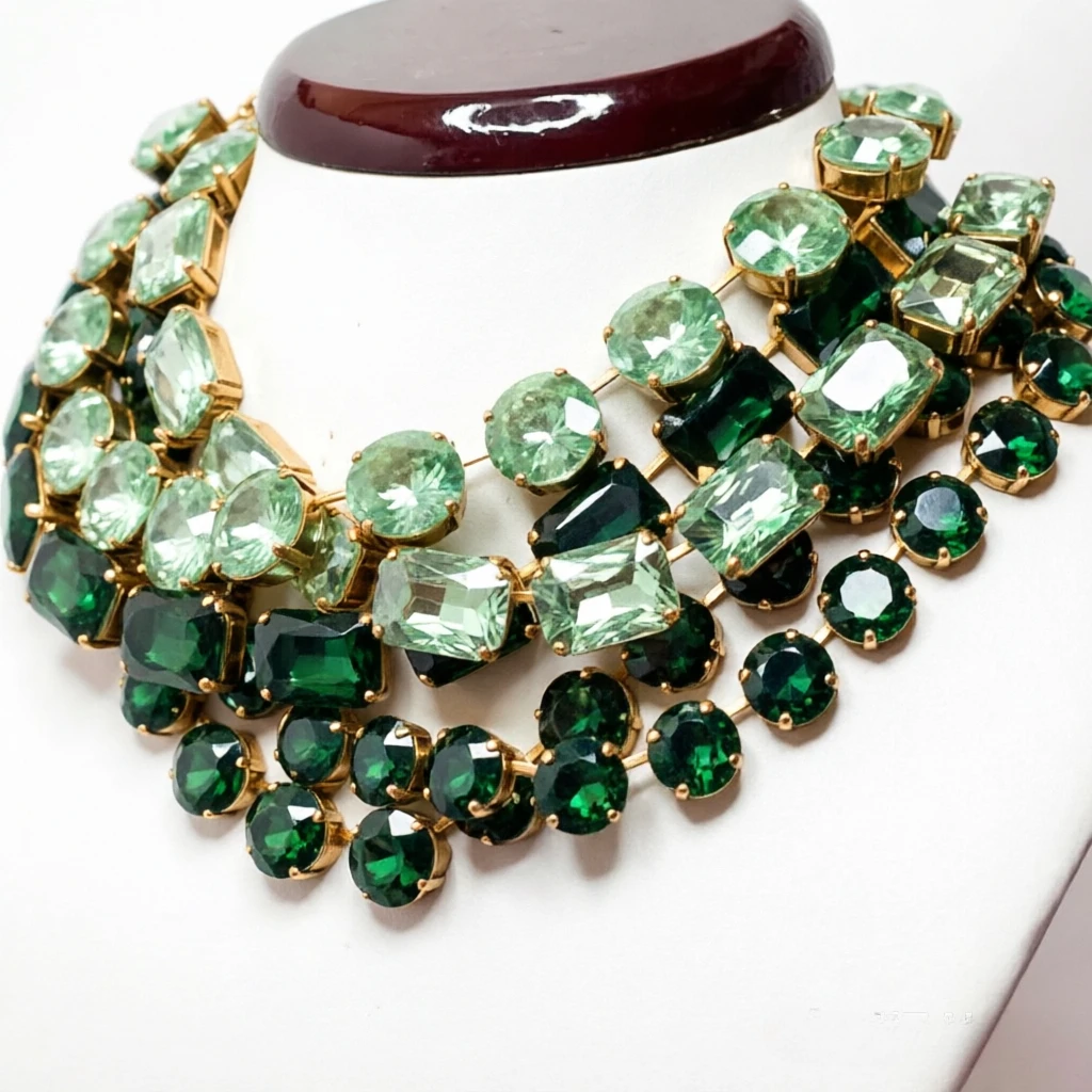 Vintage Geometric Glass Crystal Necklace Creative Trend Clothing Accessories Dark Green and Light Green Crystal Jewelry 2026