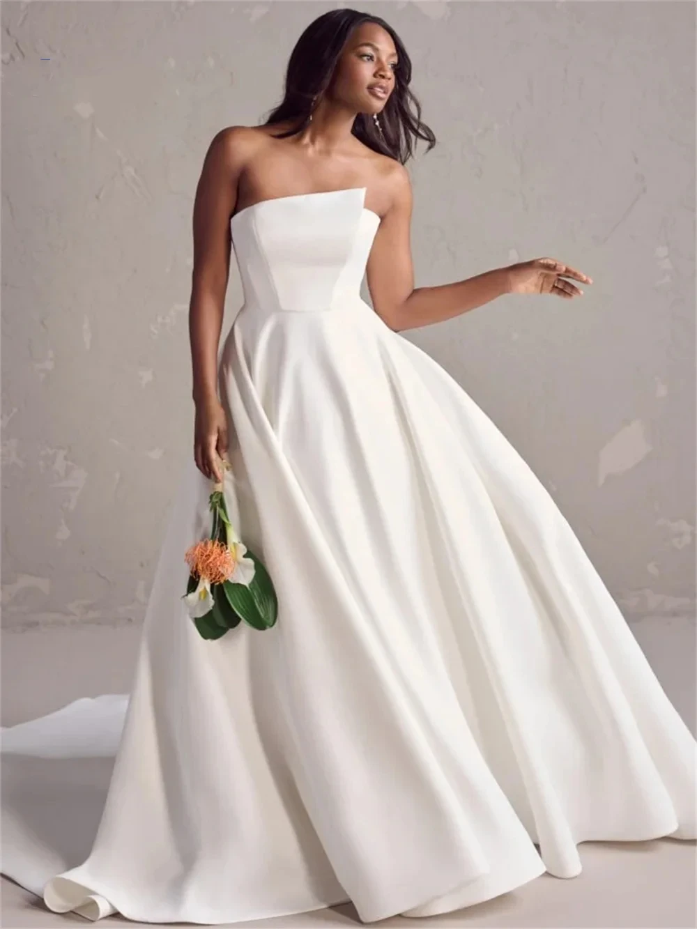 Simples vestidos de casamento A-Line, vestidos de noiva sem alças, cetim sem encosto, sem mangas, novo luxo, W10302, 2020