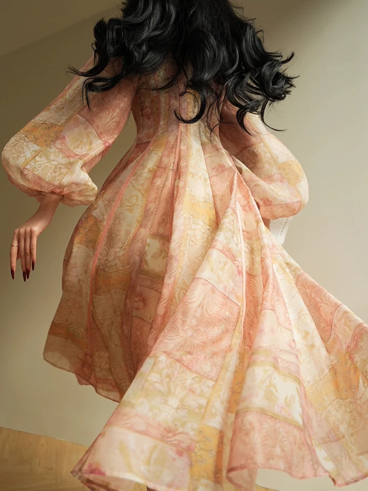 Designer-Sommer-Damenmode 2025, Retro-Kleid mit geometrischem Druck, V-Ausschnitt, geraffter Taille, modischer, lockerer, bauschiger A-Linien-Rock