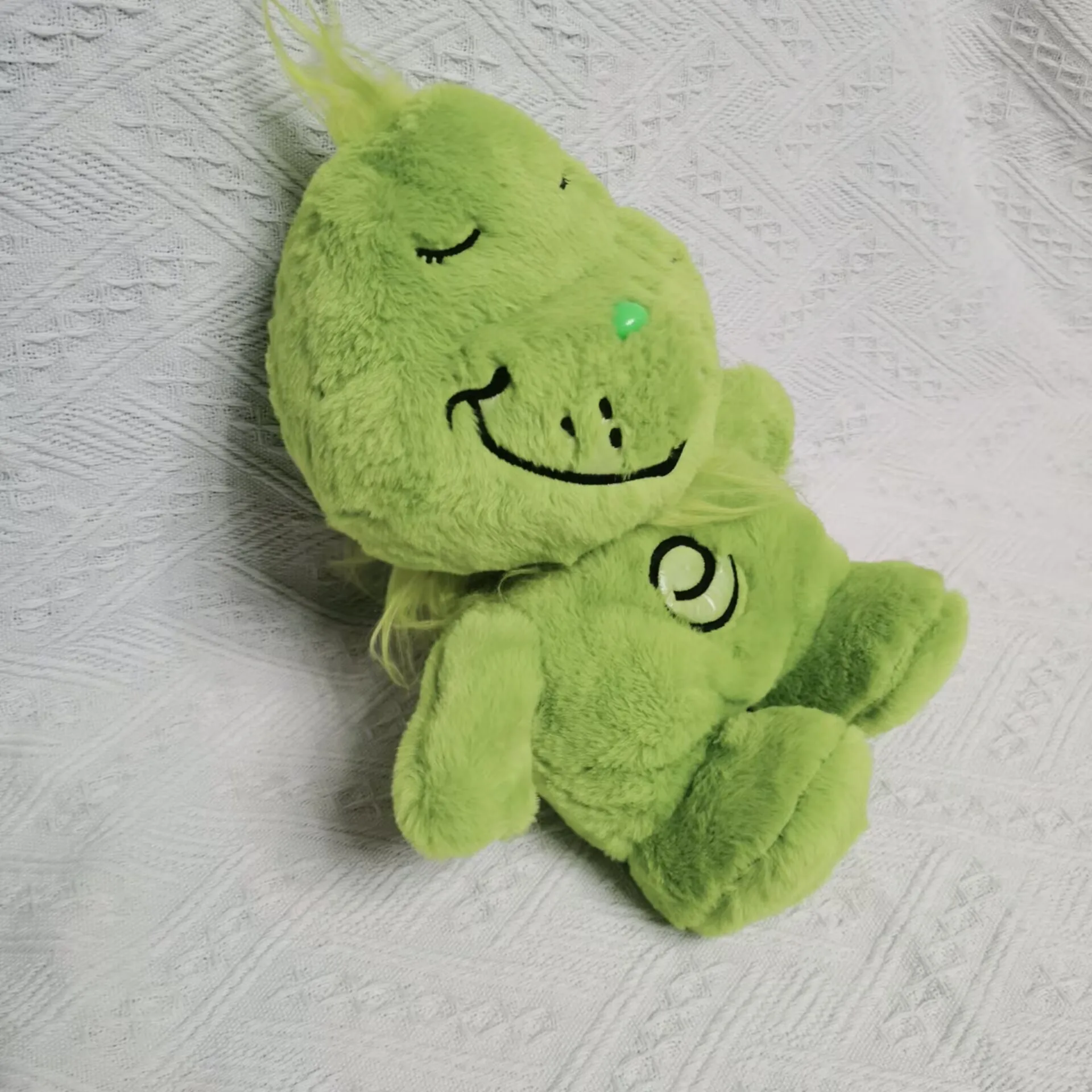 Nuovo Verde Shaggy Anime Peluche Giocattolo Respirazione Compagno Bambola Incandescente Pancia Peluche Periferico Carino Regalo di Festa Per Principianti