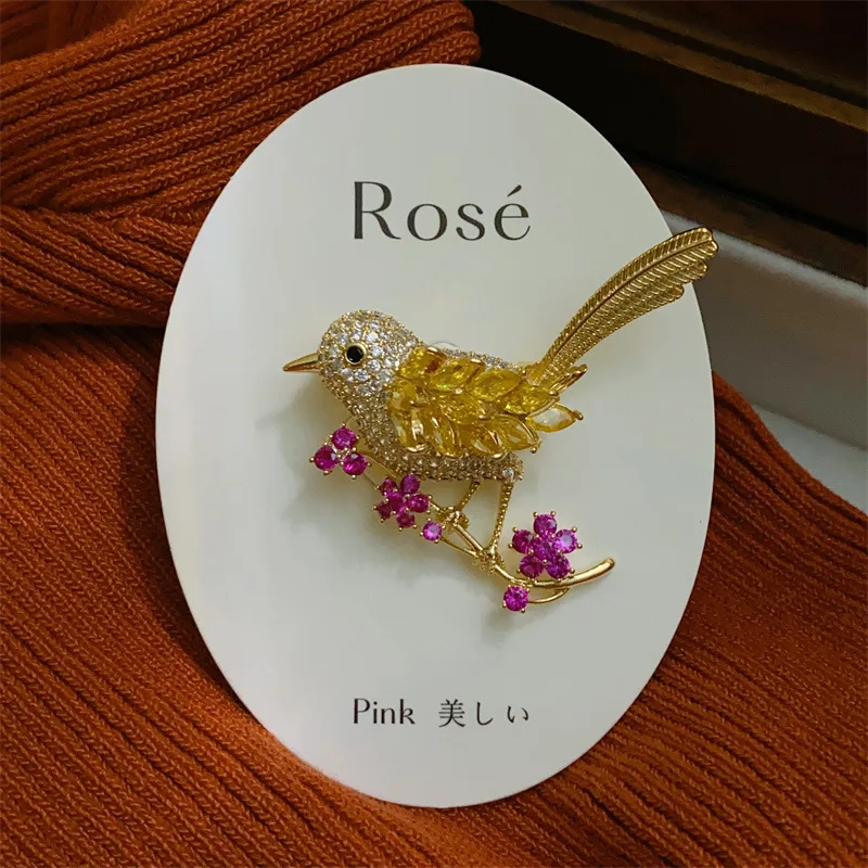 

CC Exquisite Brooches Bird Shape Yellow Color Zirconia High-end Corsage Korea Style Elegant Jewelry Temperament Suit Pins B234