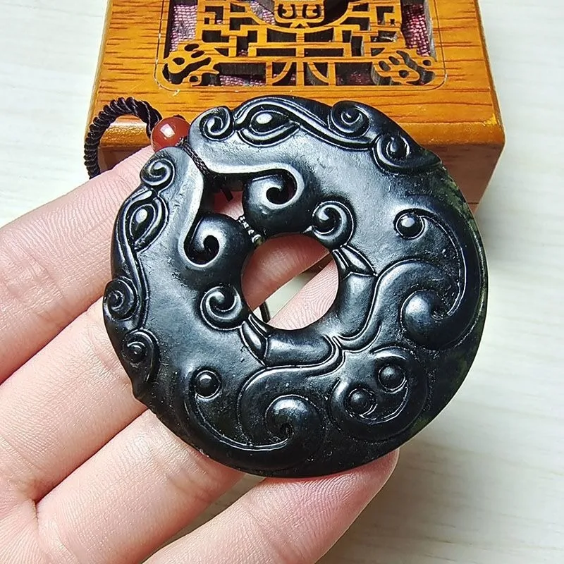 

Tibetan-style Herb King Stone Safety Buckle Round Pendant, Versatile Jewelry for Both Men and Women