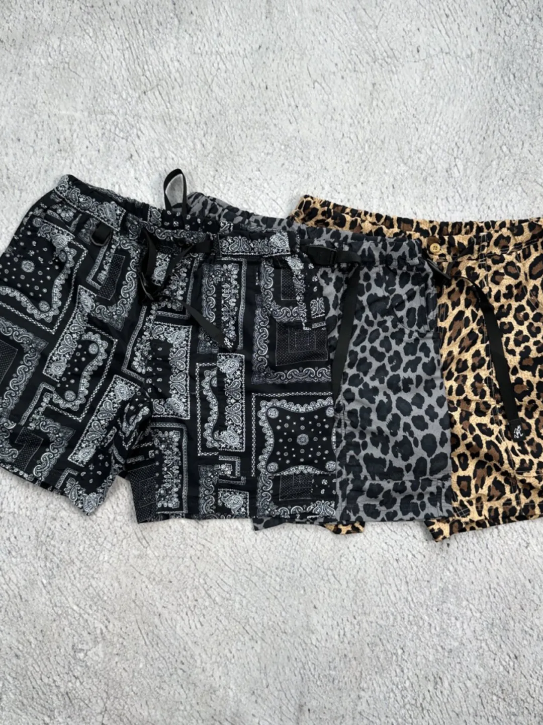 

Уличные нейлоновые эластичные шорты до колена с леопардовым принтом и цветочным узором, повседневные брюки для молодежи, придающие энергичный вид