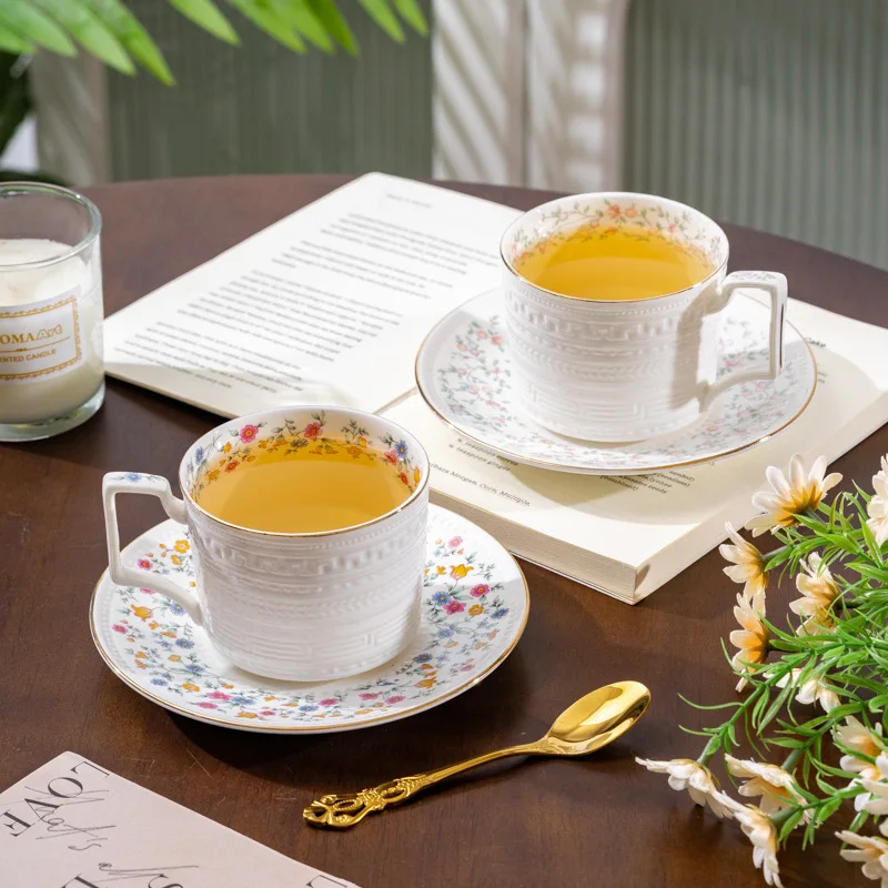 Flowering retro British sweet coffee  saucer bone china light luxury exquisite high-end women's red tea cup afternoon tea coffee