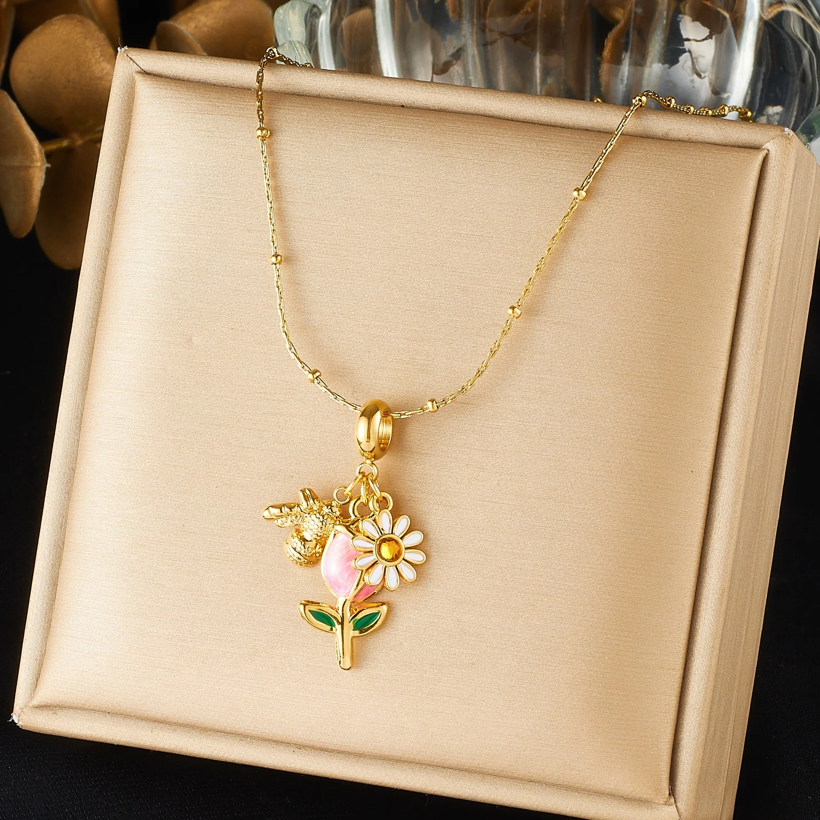Edelstahl-Halskette mit farbiger Emaille, Tulpen-, Gänseblümchen- und Bienen-Anhänger für Damen, hypoallergener Halsschmuck