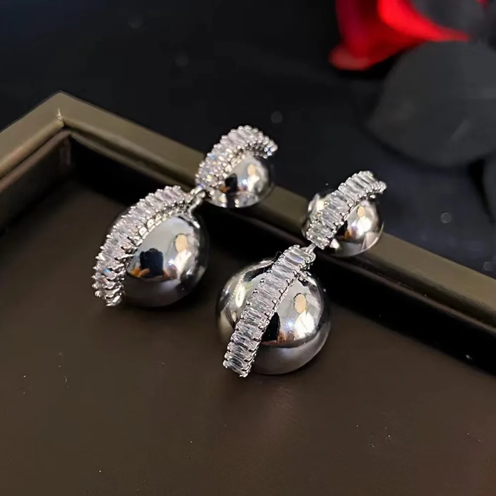 Premium Luxury Women's Earrings Silvery Metal Ball Pendant Shining Zircon Charm Women's Jewelry Metal Style Designer Earrings