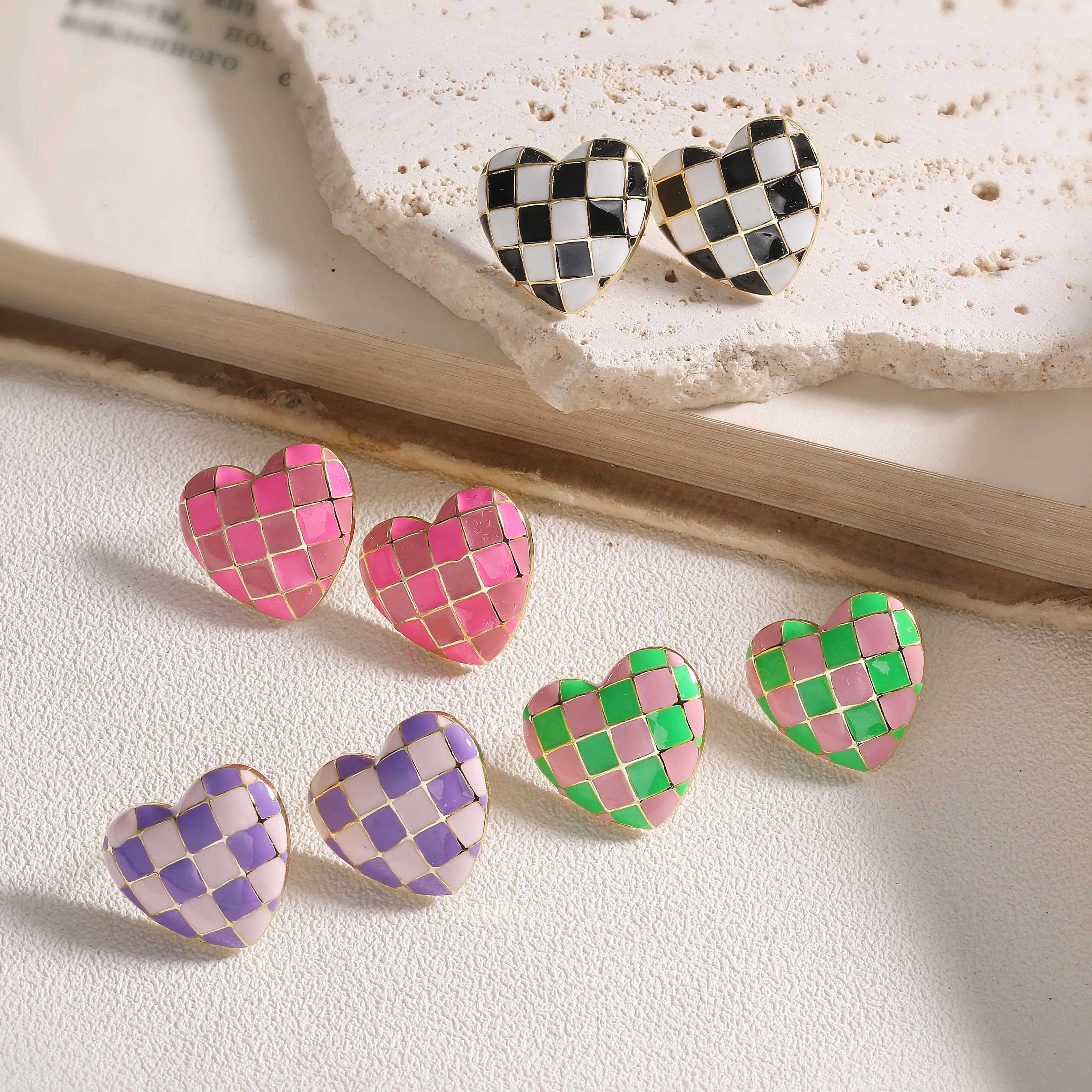 Enamel Drop-Glaze Checkered Heart-Shaped Candy-Coloured Gold-Plated Brass Stud Earrings for Women in the Dopamine Colour Palette