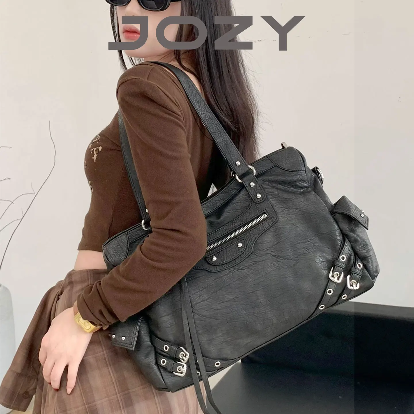 

Rivets Classic Vintage Large Capacity Women Handbag 2025 Fashion Black High Quality Shoulder Crossbody Bag Trendy Casuals Tote