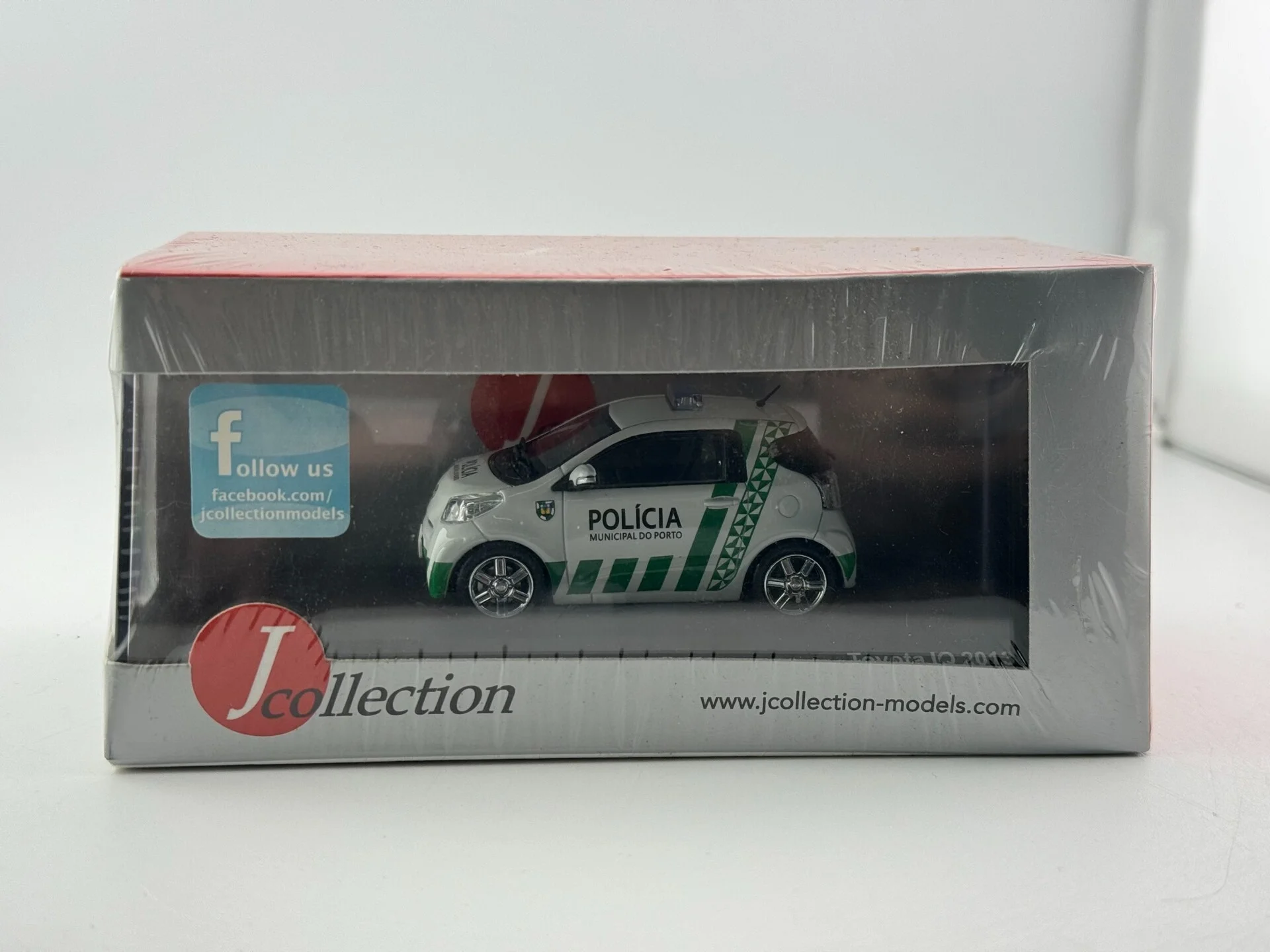 

Модель автомобиля Toyota IQ 2013 из литого металла, масштаб 1/43, серия Jcollection