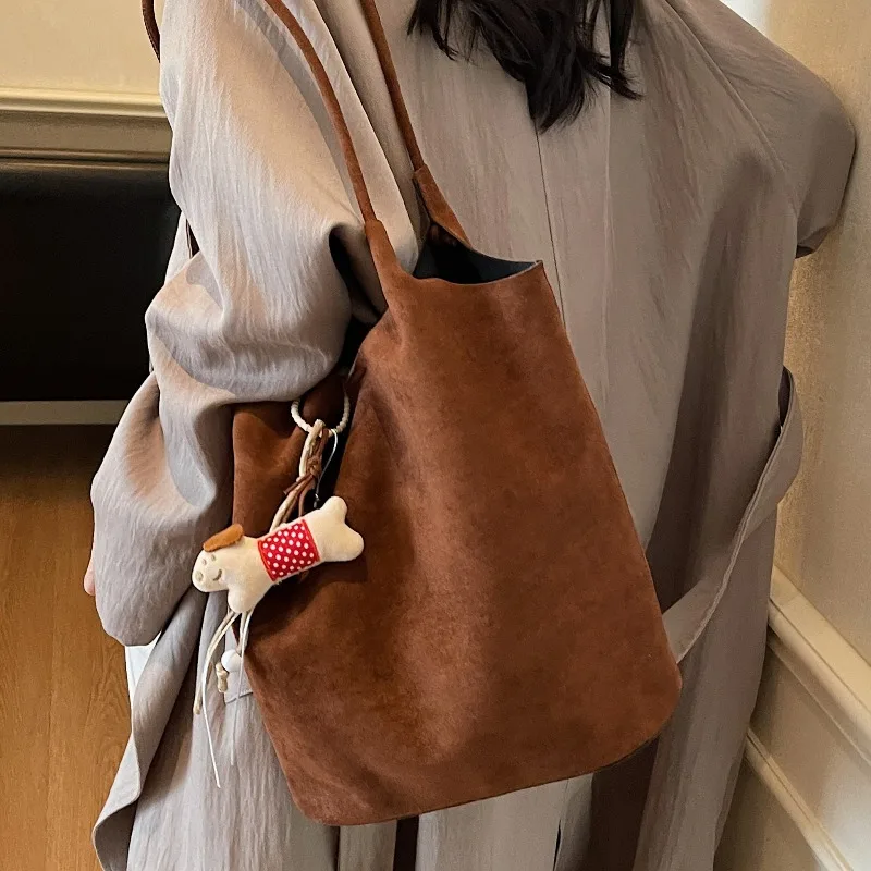 

2025 Hot Selling Fashionable Retro Bag for Womens Large Capacity Trendy Versatile Casual Shoulder Bag Simple Commuting Tote Bags