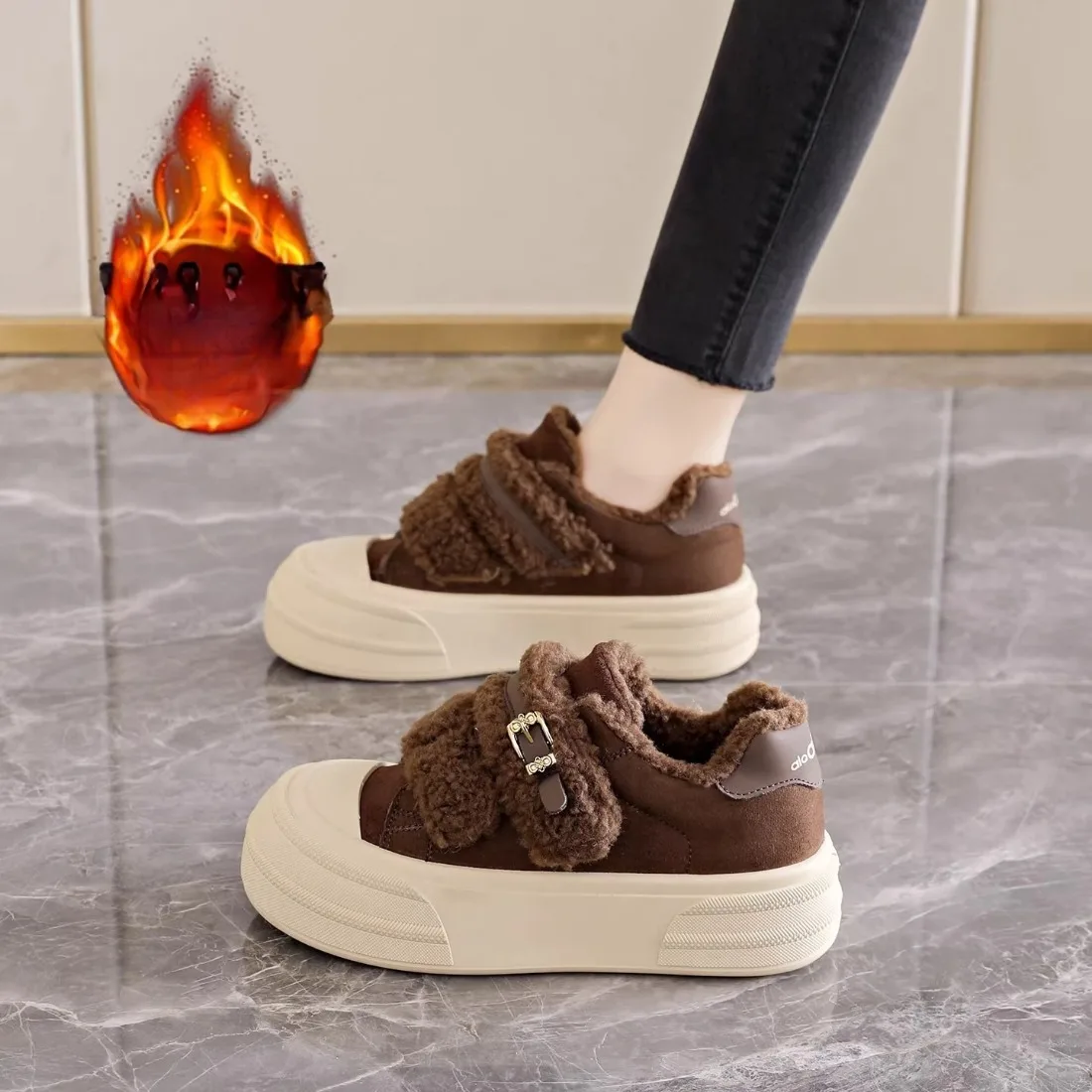 

Velcro Thick-Soled Cotton Shoes for Women Winter Fleece-Lined Sneakers New Model 2026 Versatile Loafers