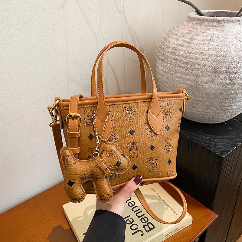 Sac à bandoulière pour femmes, sac à bandoulière tendance pour début du printemps, fourre-tout polyvalent à poignée supérieure, sac minimaliste jour à nuit, 2025