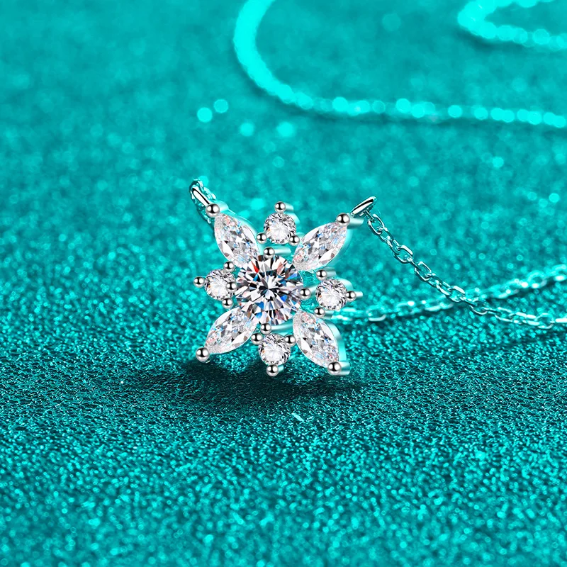 Moissanite Diamond Necklace Snowflake Pendant Horse-eye Shaped Diamond Commuter Clavicle Chain Luxury Platinum Temperame Jewelry