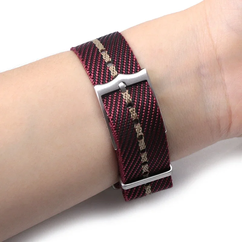 Cinturino in nylon morbido 20mm 22mm cinturino in tela pregiata fibbia ad ardiglione in acciaio inossidabile condimenti di ricambio orologio Seiko Omega universale B