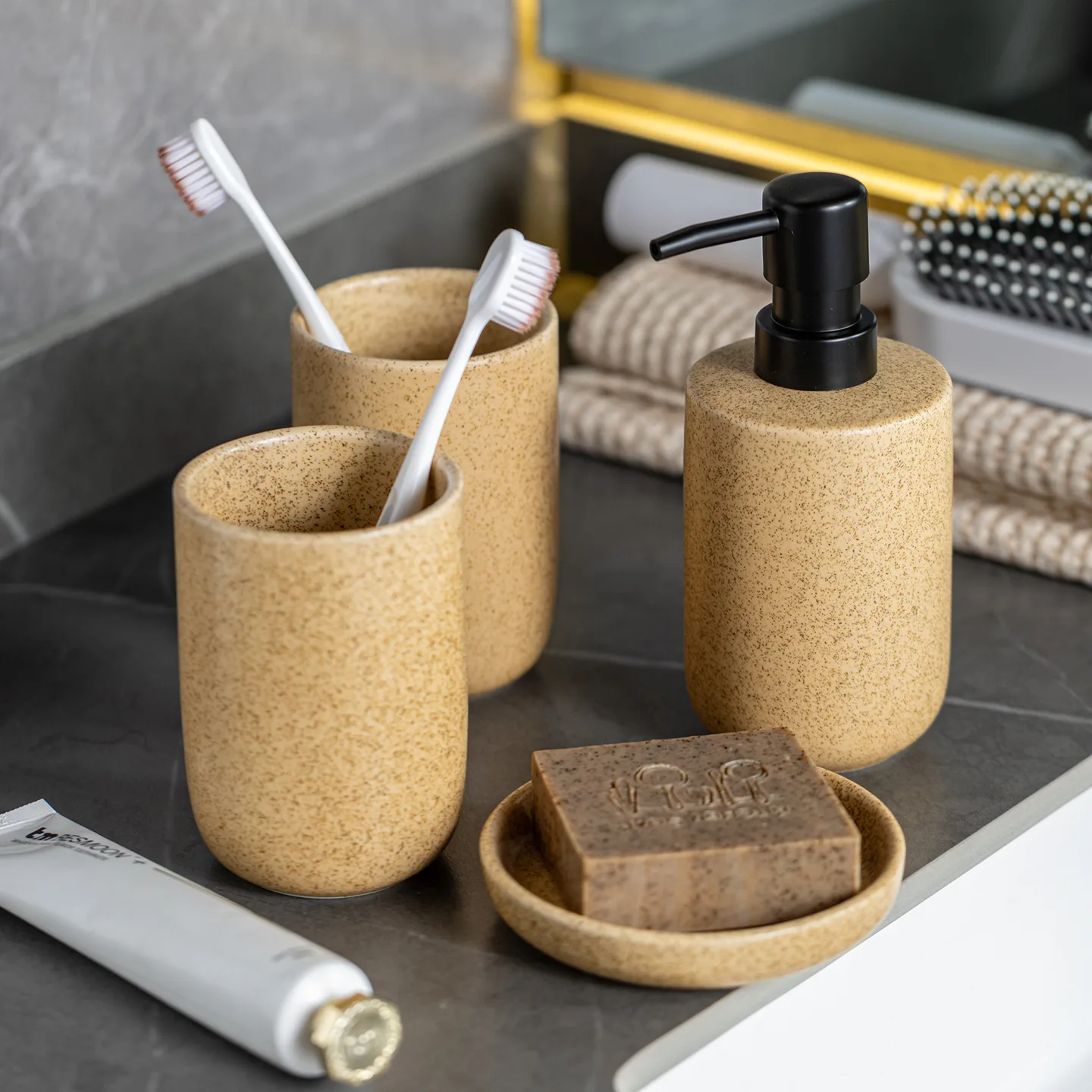 Keramik-Badezimmer-Waschset, Spülbecher-Set für Zuhause, Hotel-Badezimmerdekoration, Seifenspender, Shampoo-Spender