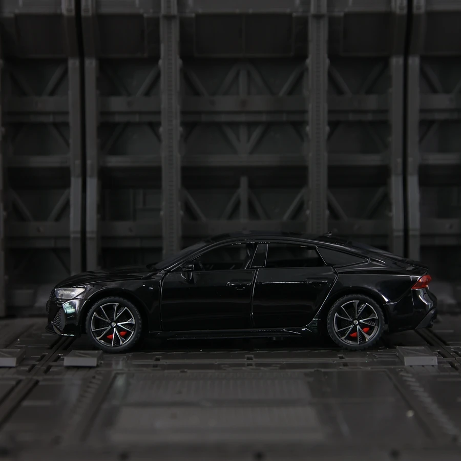 Portas modelo de carro em liga Audi RS7 1:32 em ambos os lados que podem ser abertas, e o capô dianteiro e da porta do porta-malas também podem ser abertas