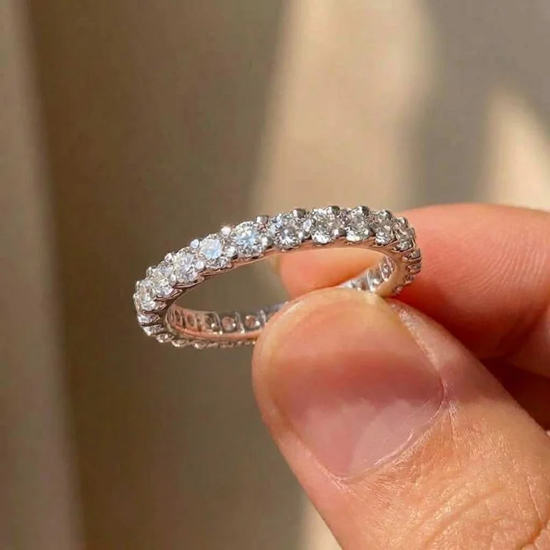 Anel feminino elegante em prata 925