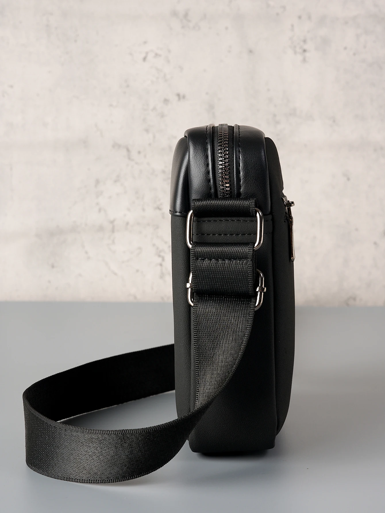Leichte Umhängetasche aus PU-Leder für Herren, lässige Schultertasche mit mehreren Reißverschlusstaschen, wasserabweisende Brusttasche – Detail 12