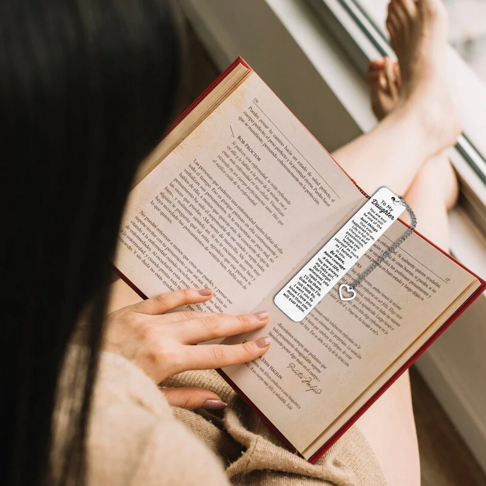 ที่คั่นหนังสือ suvenir wisuda สแตนเลสเพื่อสร้างแรงบันดาลใจให้กับลูกสาวของฉันสำหรับเด็กอ่านจี้โซ่16TH 18th 21st วันเกิด