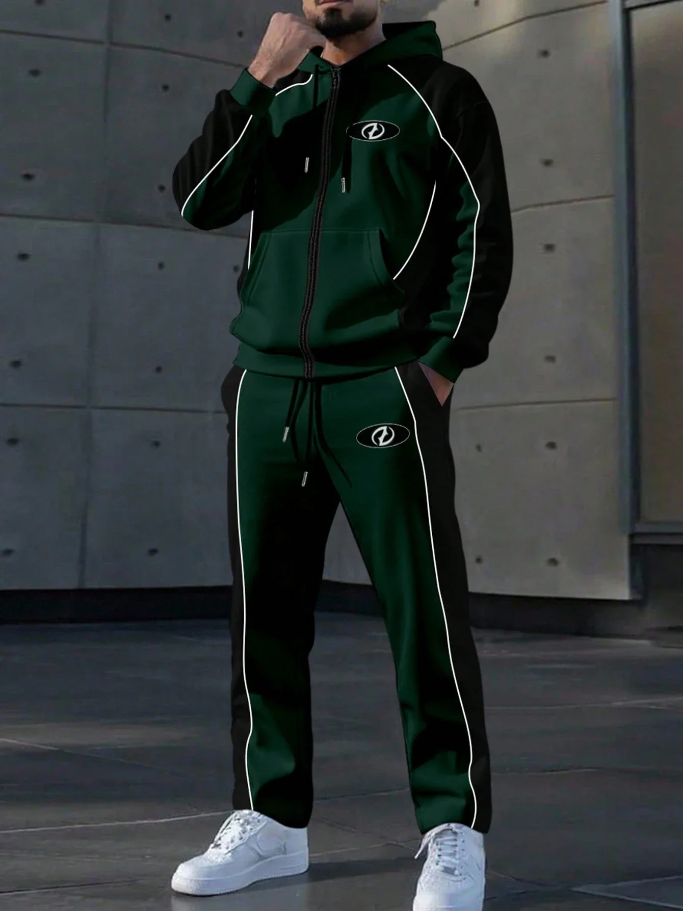 

Men's Contrast Color Patchwork Hoodie And Sweatpants Set