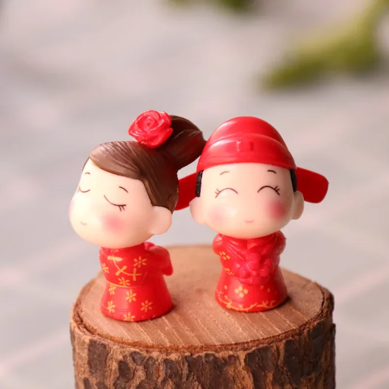 2 Pcs Simulation of The Bride and Groom Doll Ornaments Cute Cartoon Landscape Plant Cake Decorations Accessories