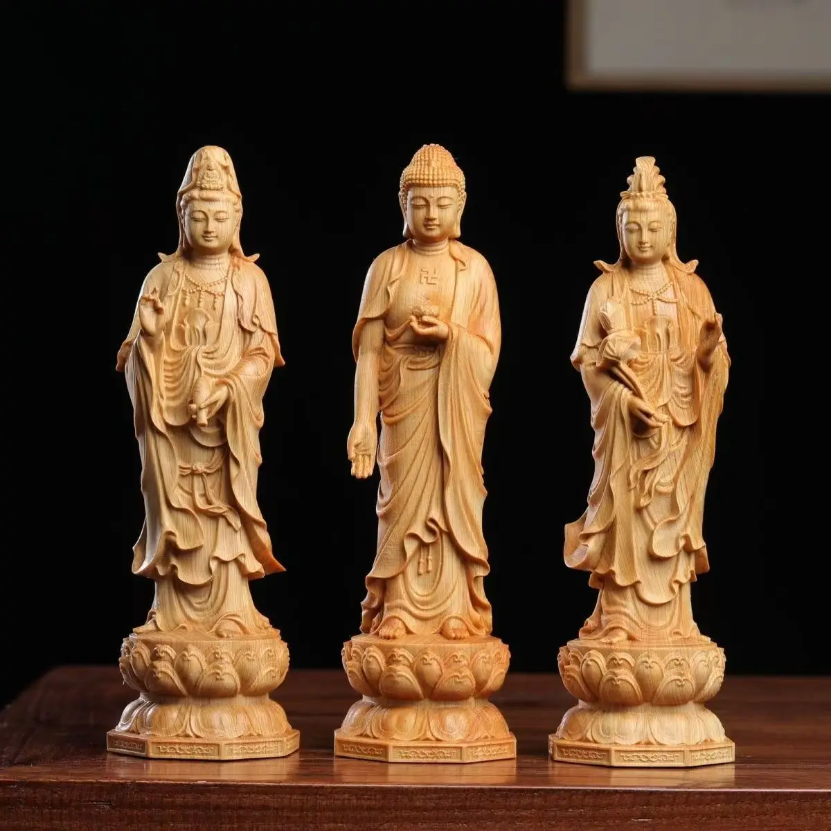 

Резьба по дереву из кипариса: Три Святых (Амитабха, Махастхамапрапта, Авалокитешвара) – декоративные изделия для дома и рабочего стола